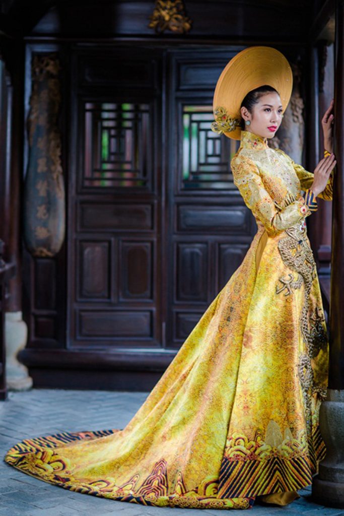 Bí mật về nguồn gốc và ý nghĩa của áo dài Việt Nam
