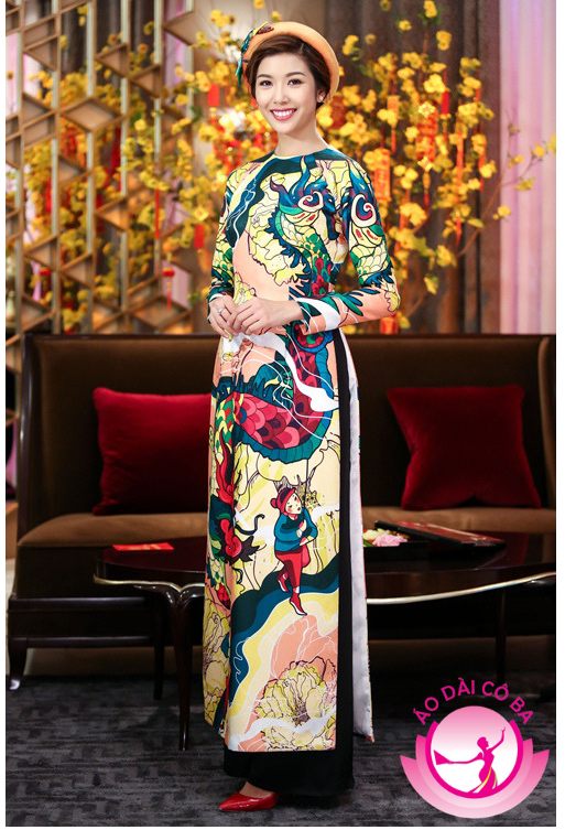 Thúy Vân diện áo dài hoạ tiết dân gian của nhà thiết kế Thủy Nguyễn